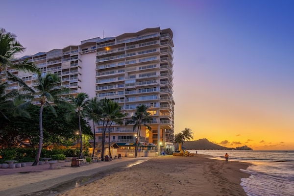 Castle Waikiki Shore 1bd Gd Vw Hotel