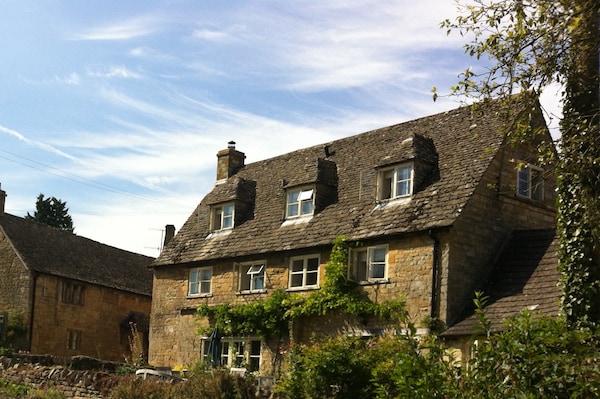 Guiting Guest House