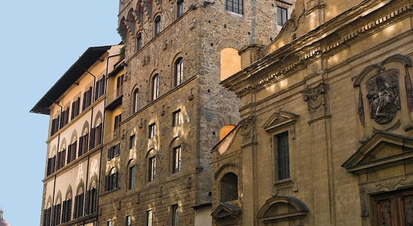 Residenza Depoca Antica Torre Di Via Tornabuoni