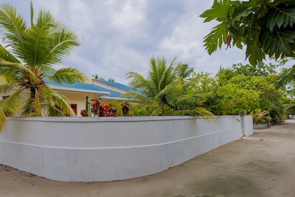 Maclura Residence Guest House At Baa Maalhos, With Four Bedrooms