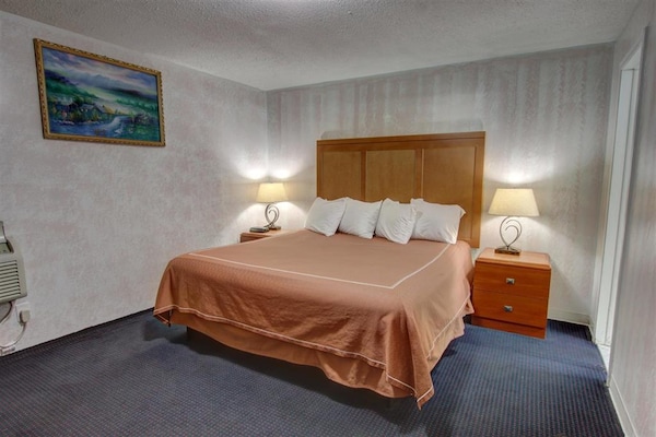 Castle Inn & Suites Niagara Falls