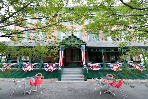 National Historic Landmark Inn 10 Min From Ithaca & Cornell