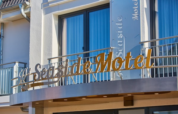 Bernstein Hotel "50`s Seaside Motel"