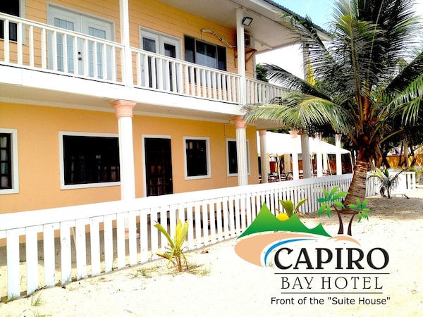Capiro Bay Hotel Resort & Restaurant Mar Y Tierra