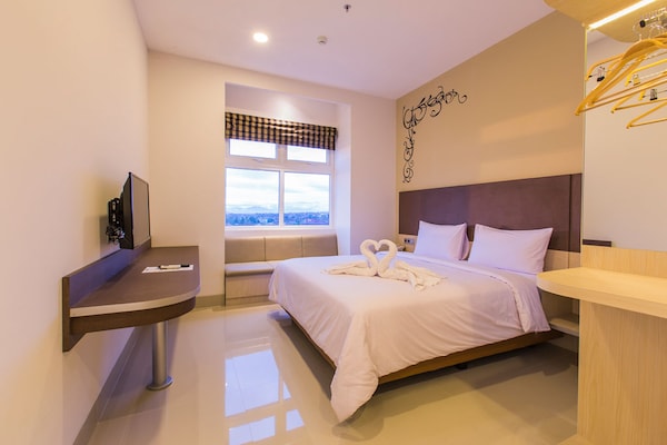 Sparks Odeon Sukabumi, Artotel Curated