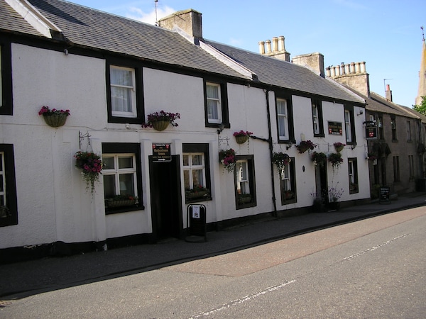 The Robertson Arms Hotel