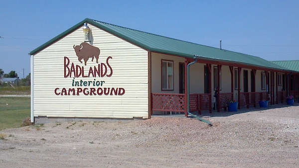 Badlands Motel And Campground