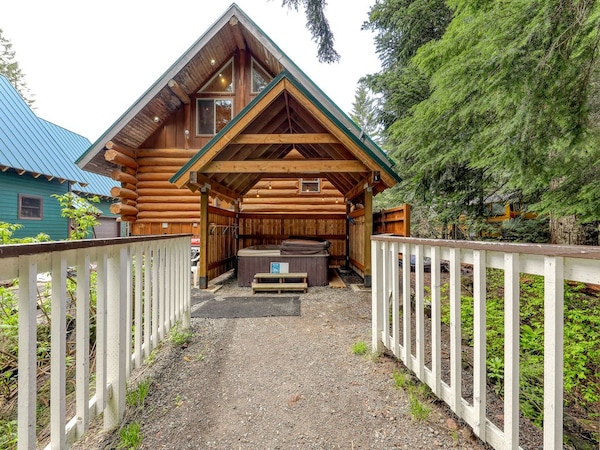 Great Antique Cabin At Timberline Base W/shared Hot Tub, Dog-friendly Attitude!