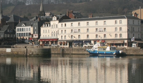 Best Western Le Cheval Blanc -Vue Sur Le Port-Plein Centre Ville