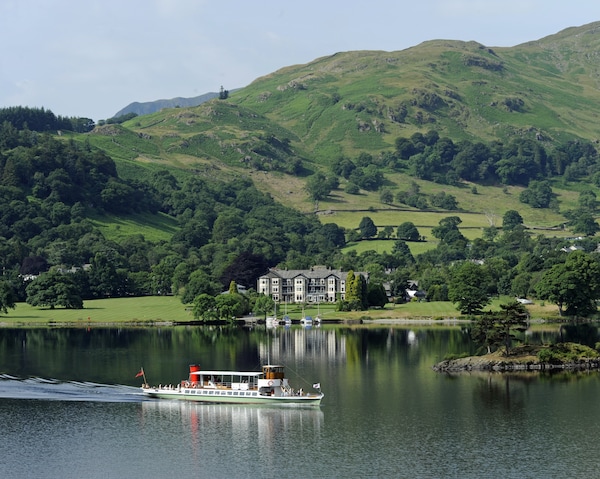 Inn On The Lake