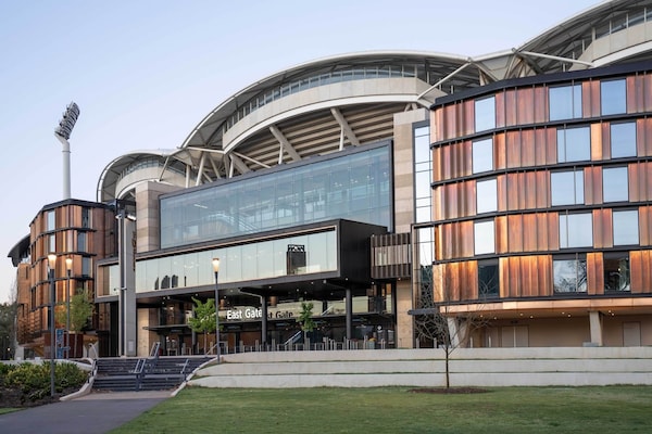 Adelaide Oval Hotel