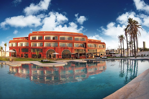 La Posada Hotel & Beach Club