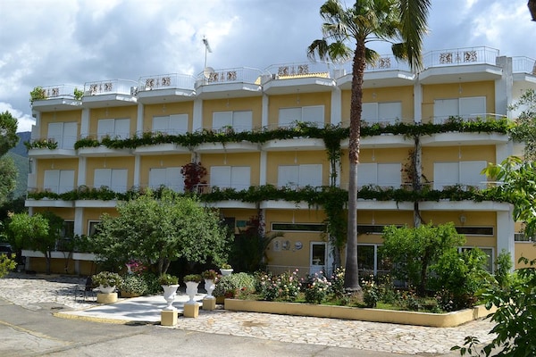 Hotel Paloma Blanca