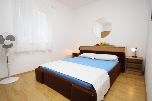 Apartments 6907 Makarska, Brela