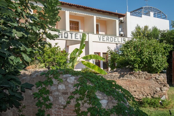 Verdelis Inn