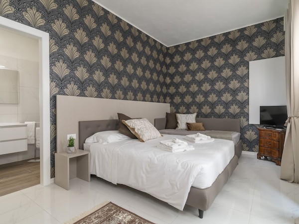 Room 4 - Grifoni Boutique Hotel - Bed&breakfast For 2 People In Venecia