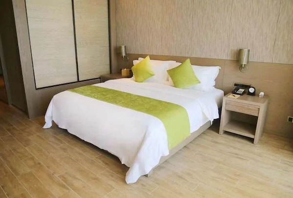 Qingdao Mangrove Tree Resort World - Red Coral Hotel