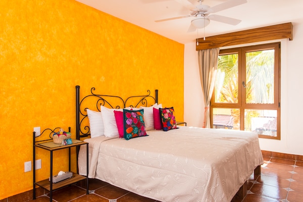 Casa Loteria -Pueblito Sayulita- Colorful, Family and Relax Experience with Private Parking and Pool
