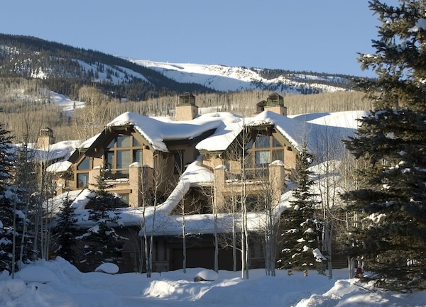 Owl Creek 04: Exceptional Townhouse at Two Creeks, Ski-in/Ski-out