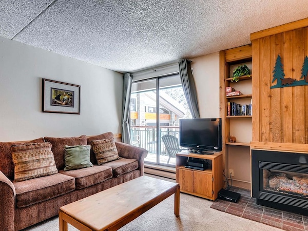 Comfortable 1 Bedroom Condo with Recent Upgrades. Easy Ski Access on the Lower Lehman Trail