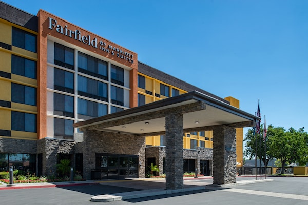 Fairfield Inn and Suites- Bakersfield Central