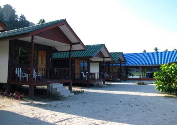 Phi Phi Sandsea View Resort