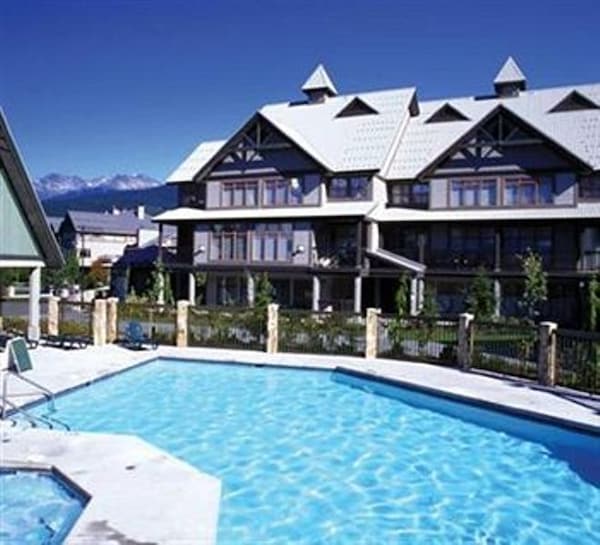 Village North By Blackcomb Peaks Accommodation