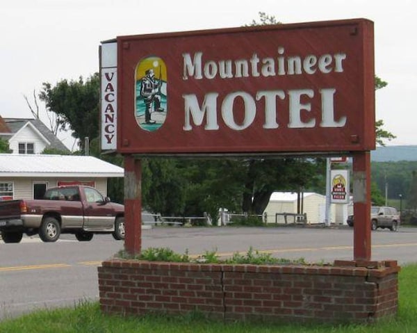 Mountaineer Motel