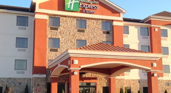 Holiday Inn Express & Suites Elkton - University Area, An Ihg Hotel
