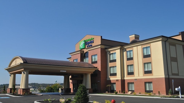 Holiday Inn Express & Suites Greensburg
