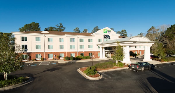 Holiday Inn Express & Suites Walterboro I-95
