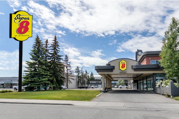 Chinook Centre - Super regional mall in Calgary, Canada 