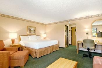 Baymont Inn and Suites Traverse City