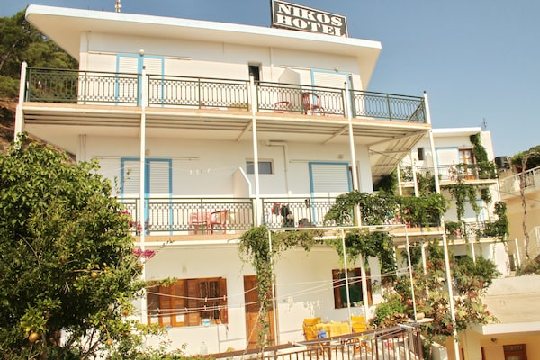 Nikos Hotel