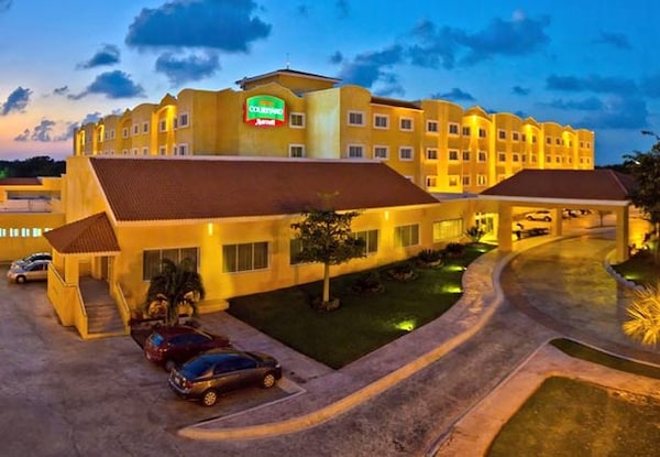 Courtyard by Marriott Cancun Airport