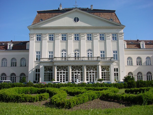 Austria Trend Schloss Wilhelminenberg Wien