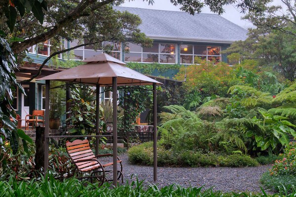Monteverde Lodge & Gardens By Boena