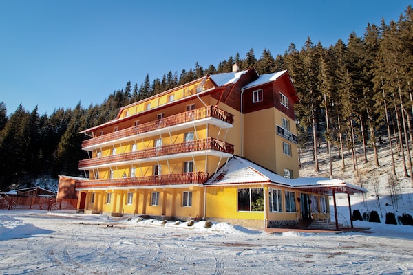 Hotel Lacu Rosu