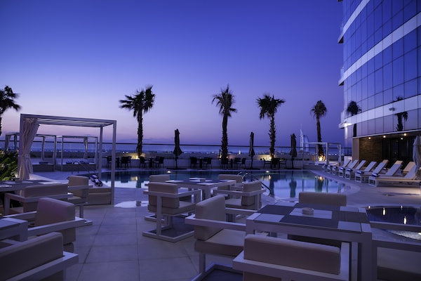 فندق نوفوتل دبي البرشاء