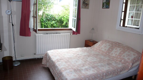 Saint Malo - Pretty Well Equipped Villa, Ideal For 8 People, Very Close To Sea.