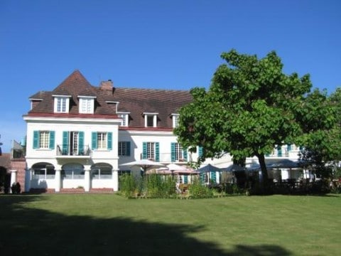 Chateau De Montreuil