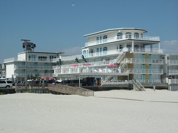 Paradise Oceanfront Resort