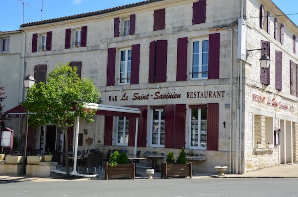 Logis Hotel & Restaurant Le Saint Savinien