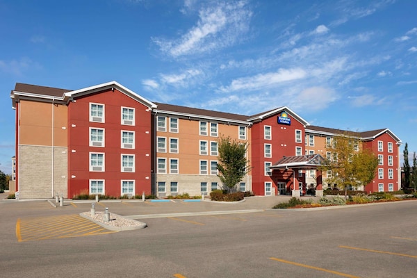 Days Inn & Suites by Wyndham Sherwood Park Edmonton