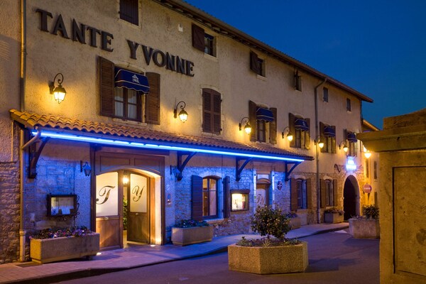 Logis Hotel Tante Yvonne & Son Restaurant Semi-Gastronomique - Lyon Nord