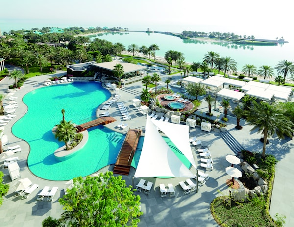 فندق ريتز كارلتون، البحرين
