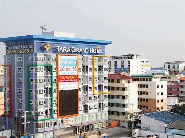 Hotel Tara Grand