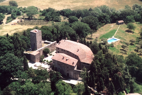 Castello Di Petroia