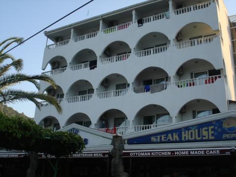 Hotel Kontes Beach