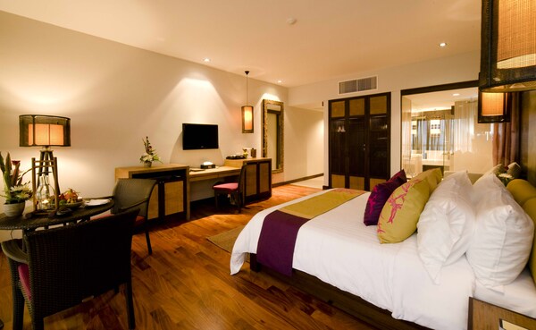 Hotel Sareeraya Villas & Suites